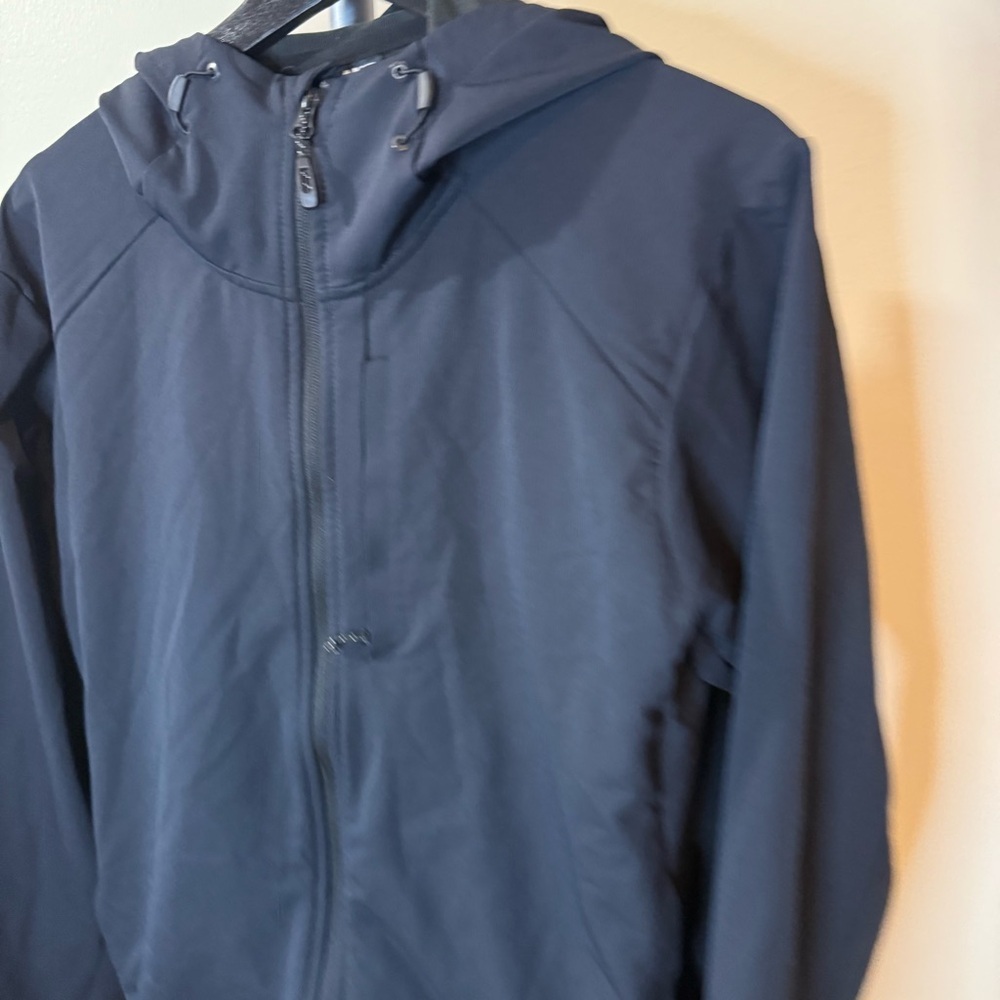 Kirkland Signature Men's Dark Blue Windbreaker - Picture 2 of 10